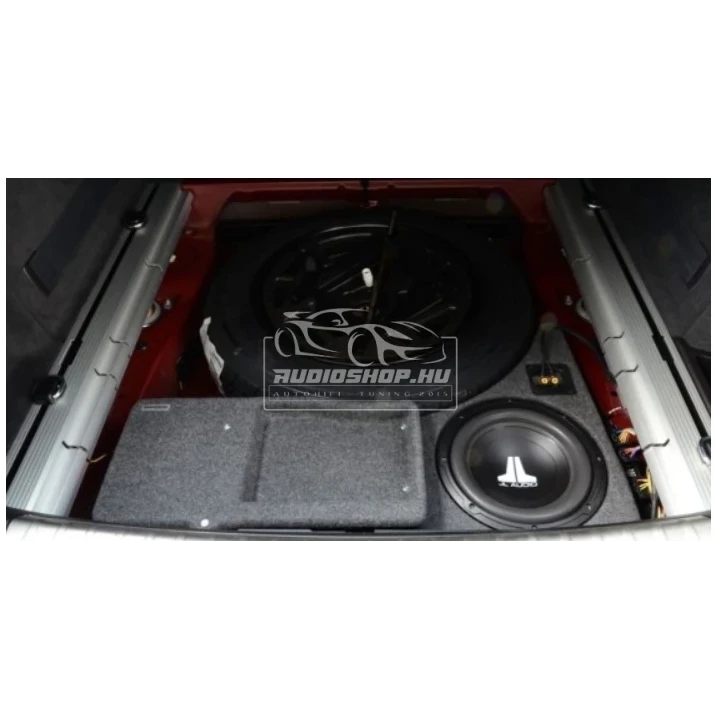 BMW X6 2008-2012 kárpitozott zárt mélyláda, a hangdoboz 15 liter térfogatú, egyedi gyári méretre készülő termék.
