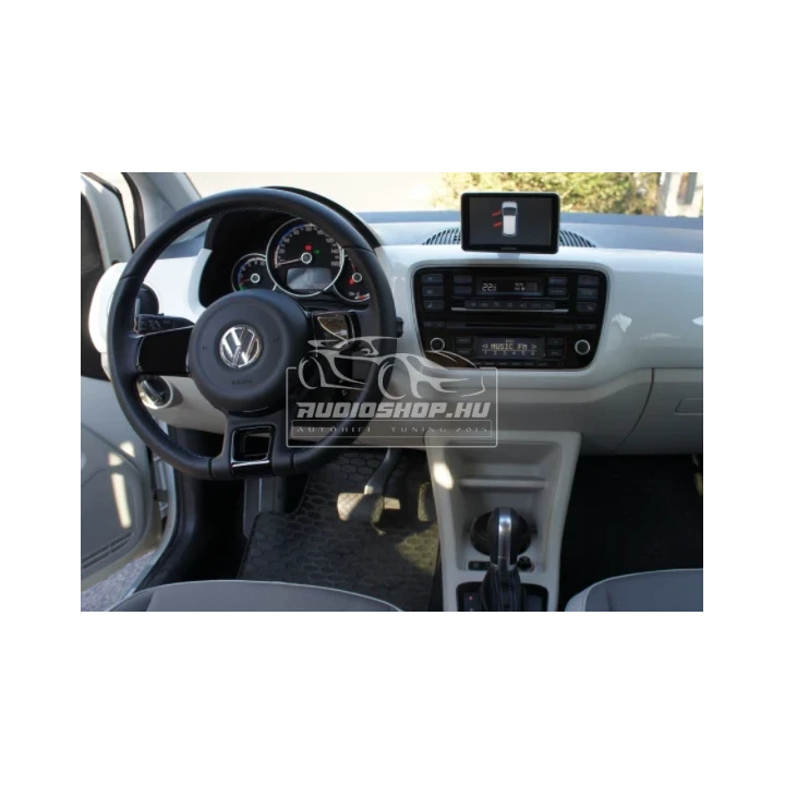 Volkswagen UP autórádió beszerelő keret, fényes fekete