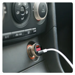 utós szivargyújtó adapter Type-C PD és USB aljzattal, gyorstöltéssel – feszültségkijelzéssel – 48W MNC 55025B